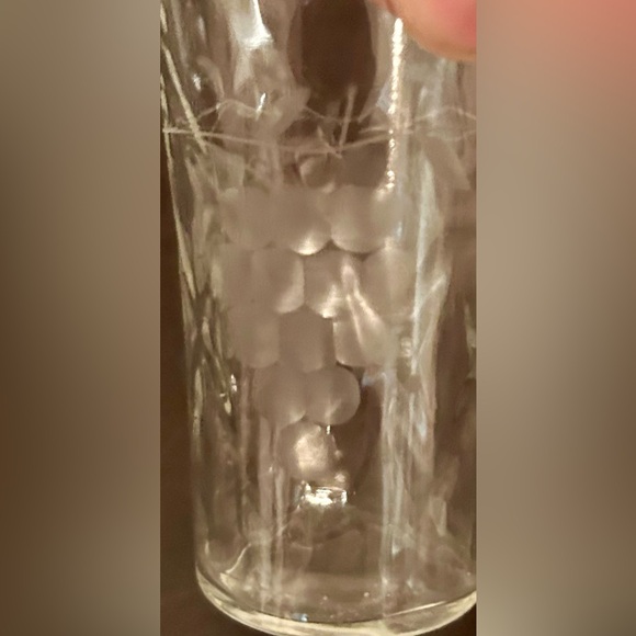 3 Vintage, mid century, grape engraved shot glasses. - Picture 5 of 9